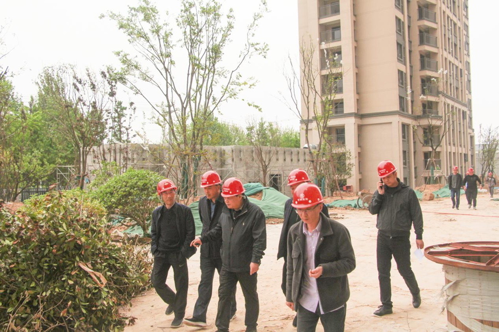 郑州市国资委党委书记、主任李秀山一行到美好天境苑项目调研指导安全生产工作
