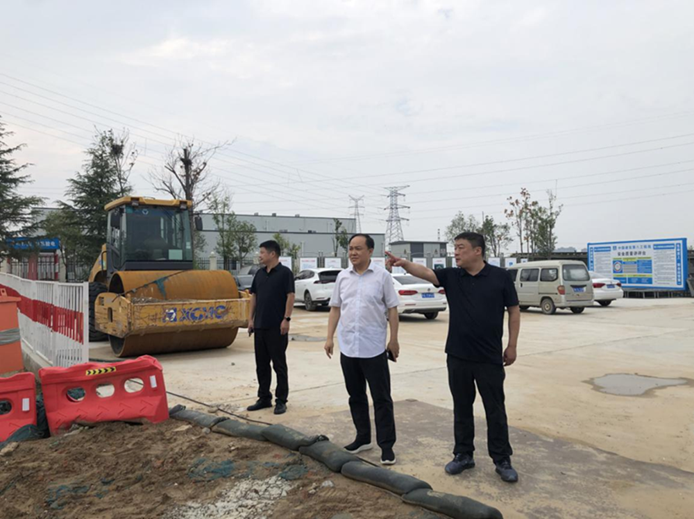 郑州市建设投资集团有限公司党委委员、副总经理张岩到侯寨新镇区安置区调研项目建设工作